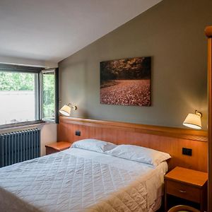 Camera con letto king size